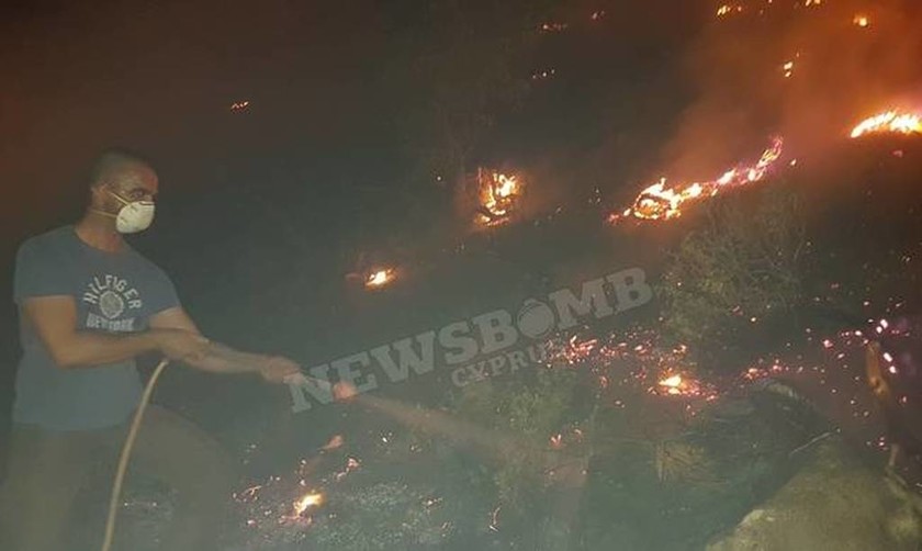 Καίγεται η Κύπρος: Ανεξέλεγκτη παραμένει η φωτιά - Νεκρός και δεύτερος πυροσβέστης (pics + video)