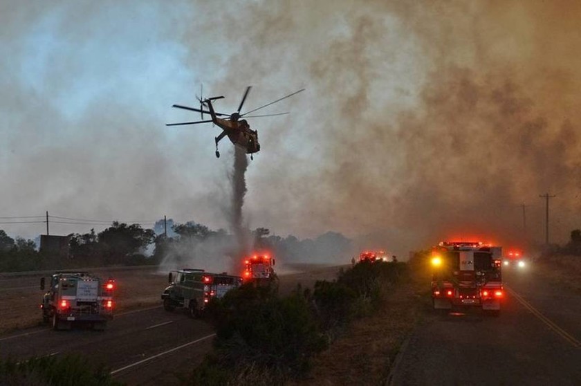 ΗΠΑ: Μαίνεται για έκτη ημέρα η φωτιά στην Καλιφόρνια (pics)