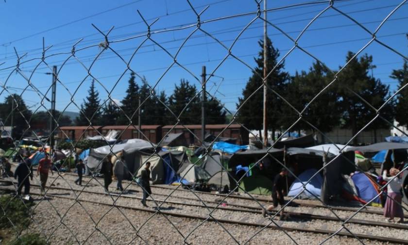 Φρανς Τίμερμανς: Η κατάσταση στο προσφυγικό βελτιώνεται σιγά-σιγά