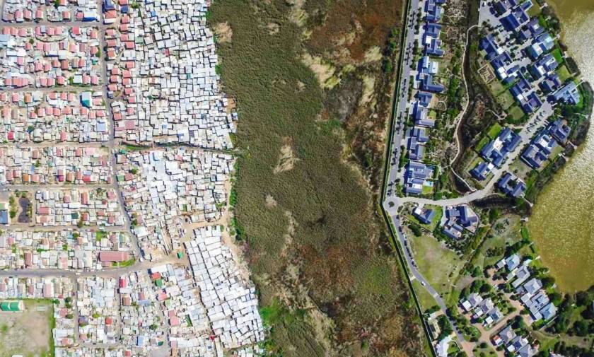 Ο ταξικός διαχωρισμός ανάμεσα στον πλούτο και τη φτώχεια με τη «ματιά» ενός drone (Pics)