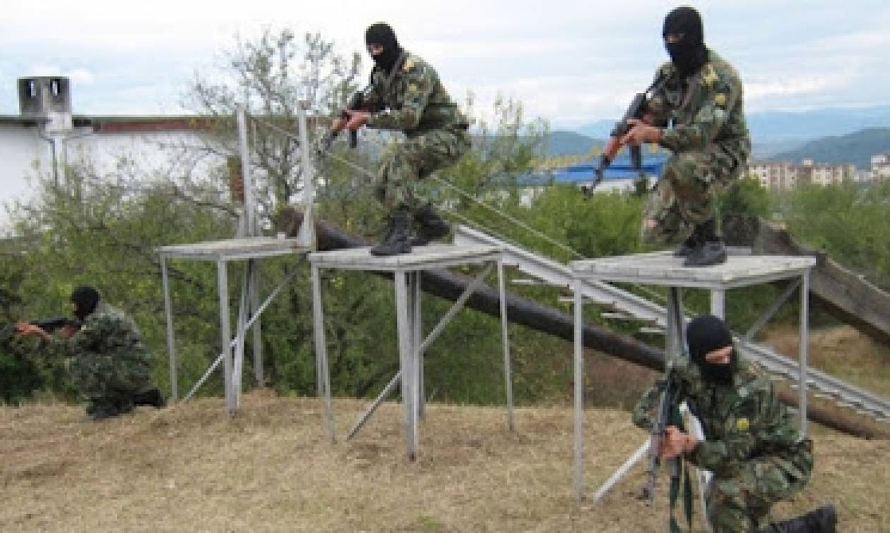 Βουλγαρική άσκηση της πολεμικής αεροπορίας με ρίψη αλεξιπτωτιστών
