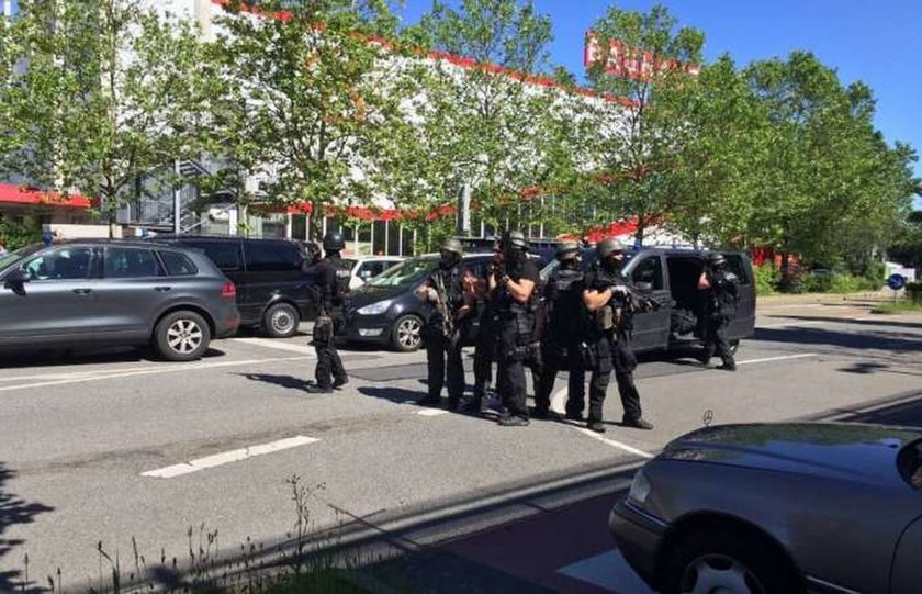 Τρόμος στη Φρανκφούρτη: Ένοπλος άνοιξε πυρ σε σινεμά - Δεκάδες τραυματίες (pics)