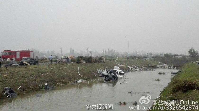 Κίνα: Συγκλονιστικά βίντεο από τον τυφώνα που σκότωσε 78 άτομα – Εκατοντάδες τραυματίες (photos)