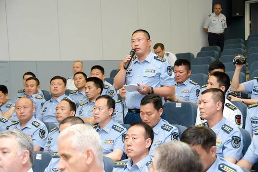 Επίσκεψη Κινέζων αξιωματικών στο ΓΕΑ (pics)