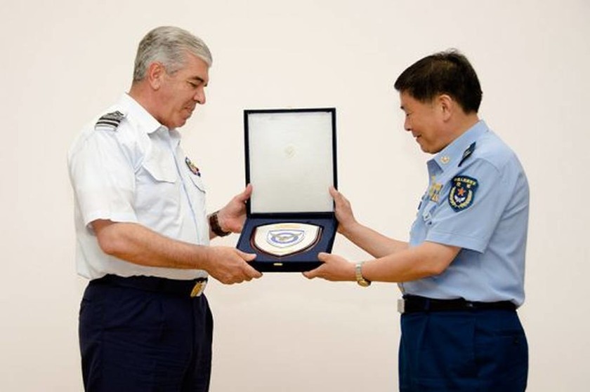 Επίσκεψη Κινέζων αξιωματικών στο ΓΕΑ (pics)