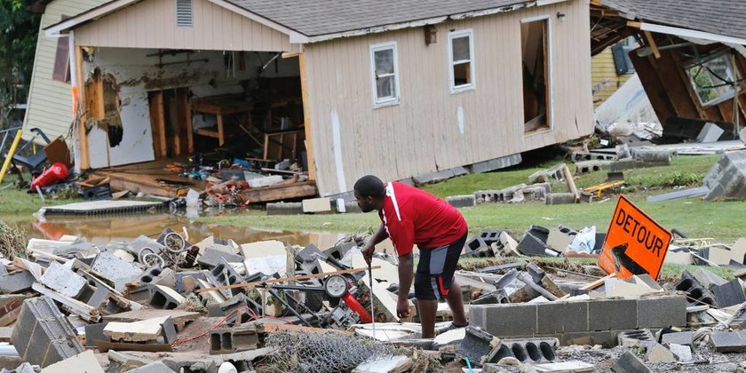 ΗΠΑ: Τουλάχιστον 20 νεκροί από τις πλημμύρες στη Δυτική Βιρτζίνια (pics+vid)