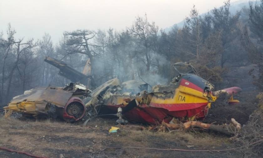 Φωτιά Δερβενοχώρια: Εικόνες σοκ από το Καναντέρ - Δείτε από πού βγήκαν ζωντανοί οι πιλότοι