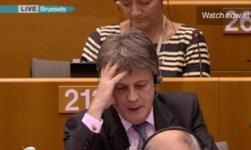Συγκλονιστικό: Ο Βρετανός Επίτροπος ξεσπά σε κλάματα στο Ευρωκοινοβούλιο! (vid)