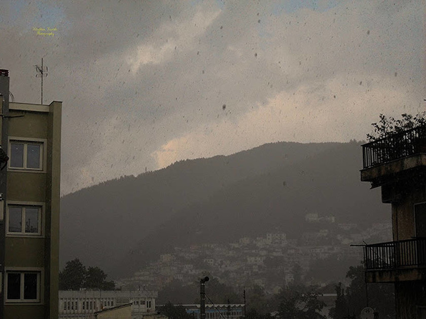 «Άνοιξαν» οι ουρανοί στην Ξάνθη - Ξαφνική βροχόπτωση με έντονο χαλάζι (pics&vid)