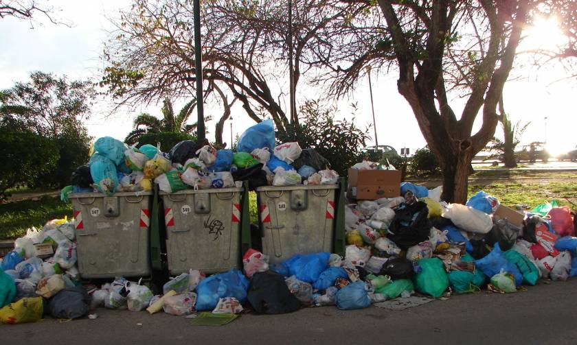 «Όμηροι» των σκουπιδιών οι κάτοικοι της Κέρκυρας - Σε κατάσταση υγειονομικού κινδύνου το νησί
