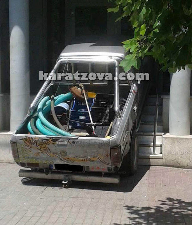 Γιαννιτσά: 49χρονος «μπούκαρε» με αυτοκίνητο σε τράπεζα (pics&vid)