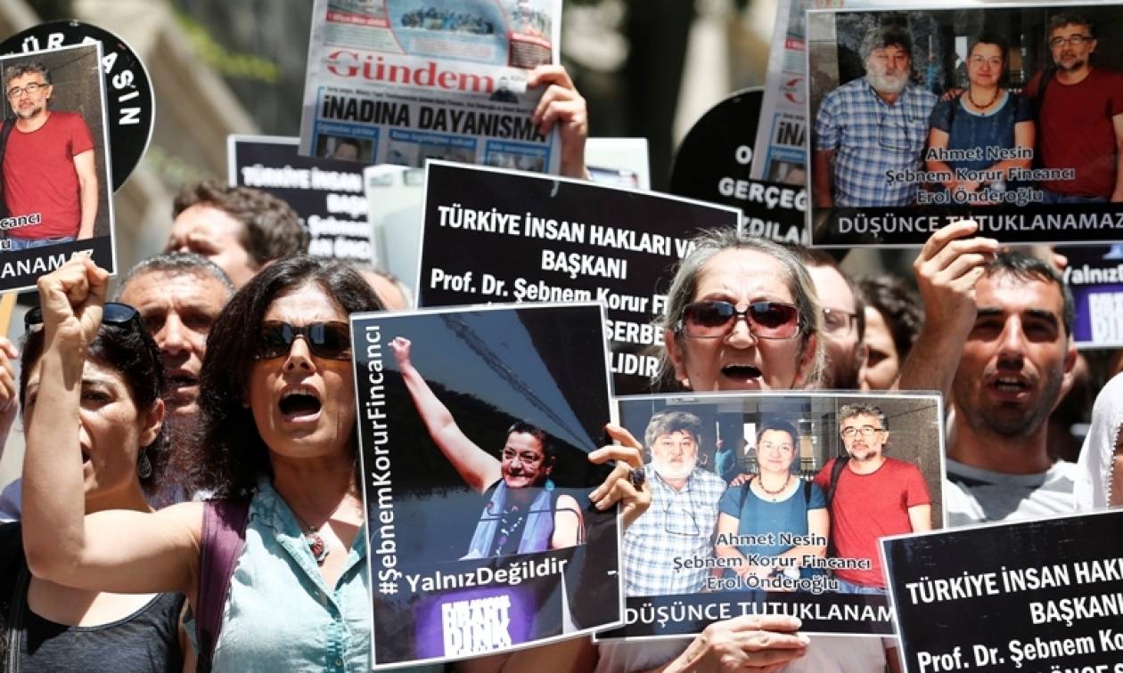 Τουρκία: Προσωρινά ελεύθεροι δύο ακτιβιστές που μάχονται για την ελευθερία του Τύπου