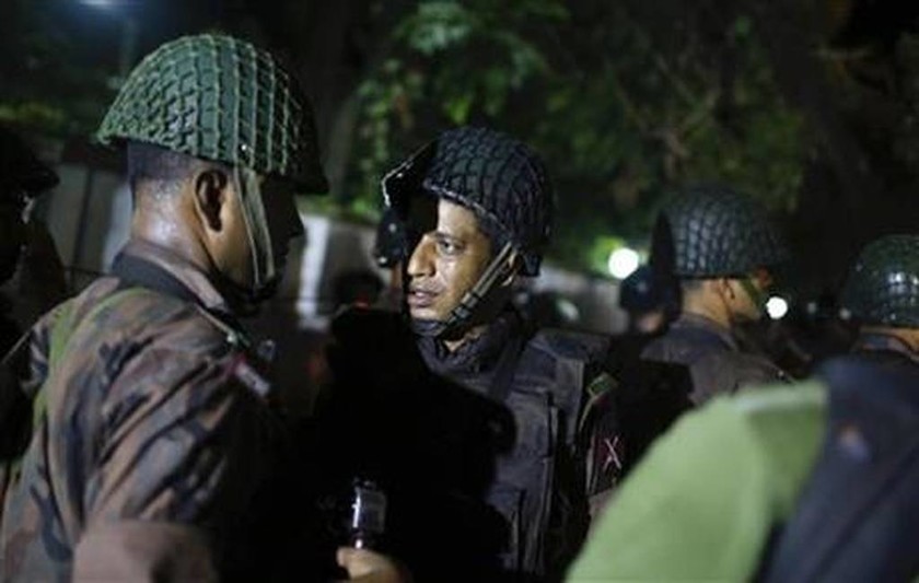 Μπανγκλαντές: Ένοπλοι επιτέθηκαν σε εστιατόριο στην Ντάκα - Κρατούν ομήρους (vid)