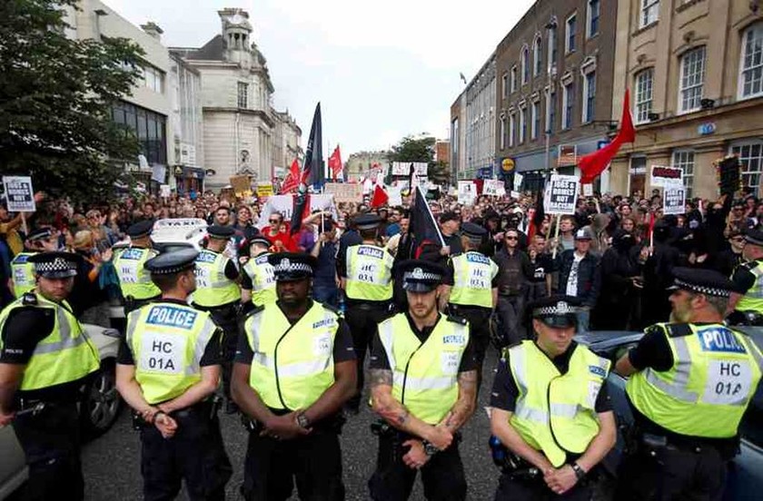 Χιλιάδες άνθρωποι διαδήλωσαν στο Λονδίνο κατά του Brexit (pics)