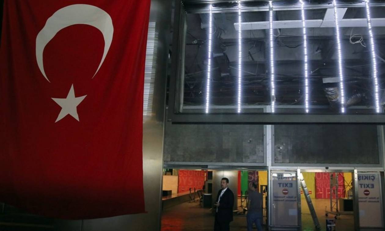 Τουρκία: Αυξάνονται δραματικά οι νεκροί της επίθεσης στο αεροδρόμιο Ατατούρκ