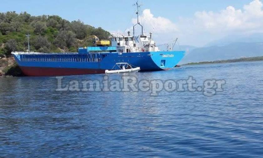 Εύβοια: Πλοίο προσάραξε στα Λιχαδονήσια - Δείτε τις φωτογραφίες