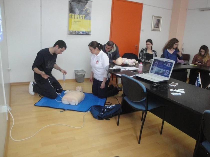 ΕΕΣ: Μάθημα Πρώτων Βοηθειών σε φοιτητές της Ιατρικής Σχολής Ιωαννίνων