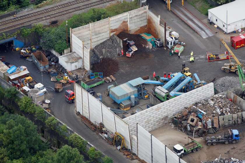 Βρετανία: Φριχτός θάνατος για πέντε εργάτες σε εργοστάσιο ανακύκλωσης μετάλλων (Vids & Pics)