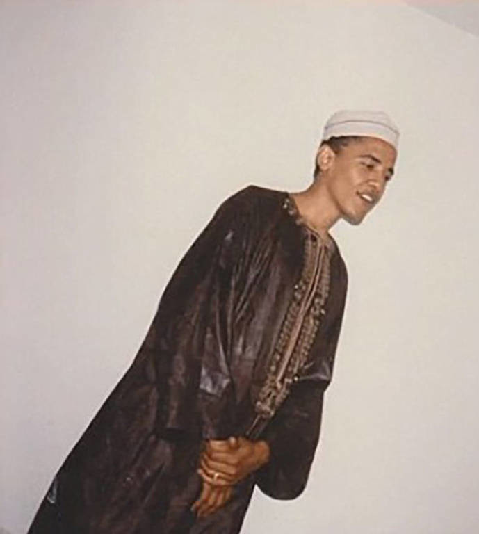 Σάλος με τις φωτογραφίες του Ομπάμα – Τι φορούσε και εξόργισε τους Αμερικανούς (Pics & Vid)