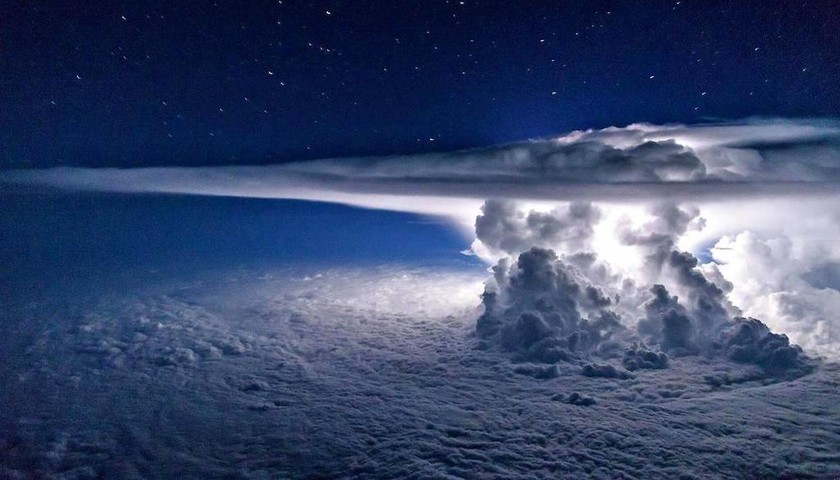Αυτή είναι η πιο συγκλονιστικά όμορφη φωτογραφία καταιγίδας (photo)