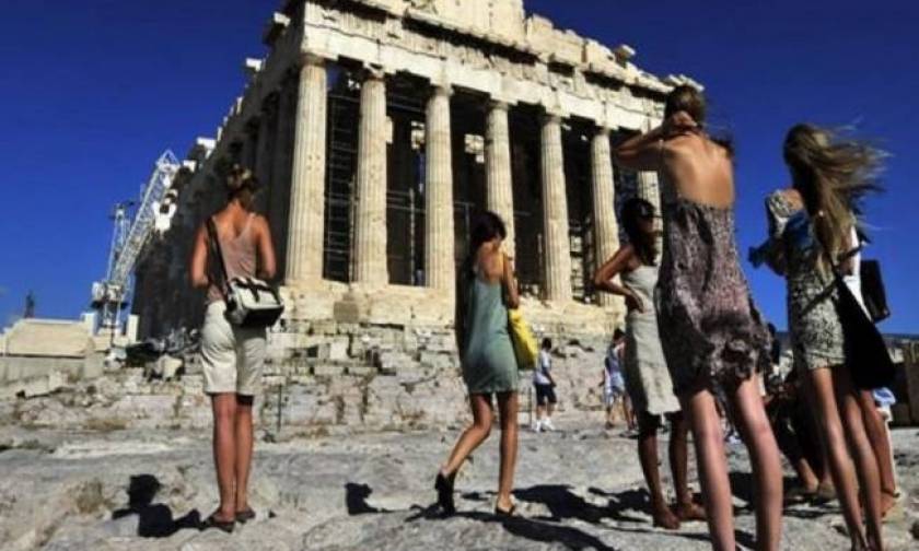 Λιγότεροι οι τουρίστες στην Ελλάδα φέτος