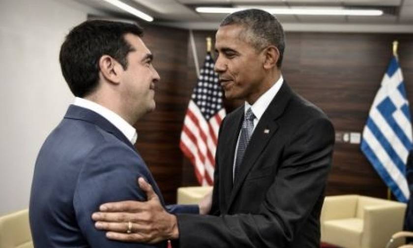 Περίσσεψαν χαμόγελα και αγκαλιές στο τετ-α-τετ του Τσίπρα με τον Ομπάμα