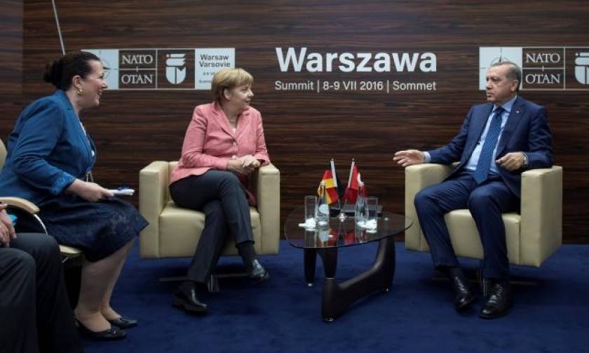 Πολωνία: Τετ-α-τετ Μέρκελ-Ερντογάν για τα αγκάθια στις γερμανοτουρκικές σχέσεις