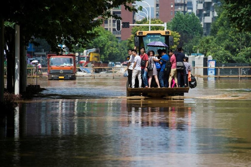 Κίνα: Στο έλεος των πλημμυρών - Τουλάχιστον 160 νεκροί (pics+vid)