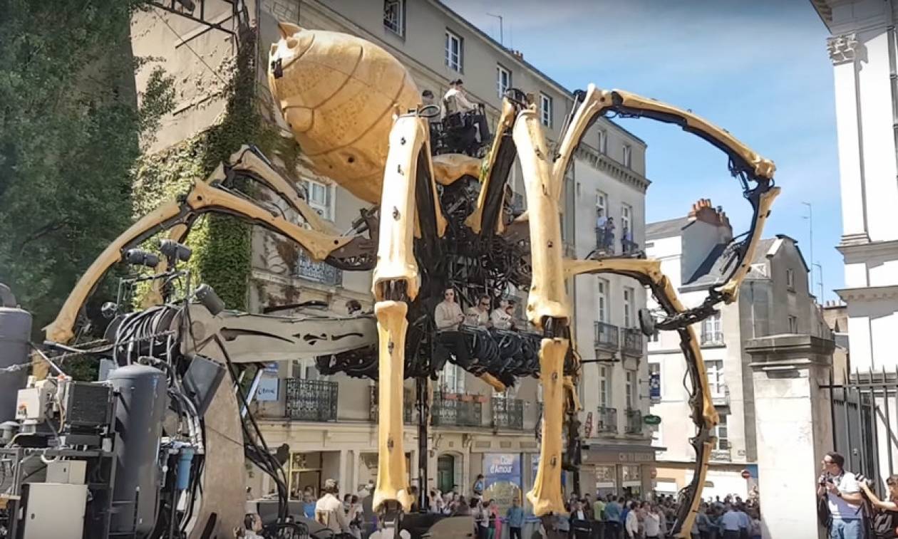 Αράχνη 38 τόνων «σπέρνει τον τρόμο» στους δρόμους της Γαλλίας (Vid)