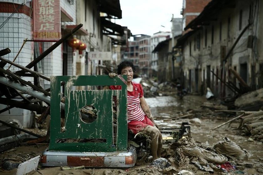Φονικός τυφώνας σάρωσε την Κίνα - Τουλάχιστον 6 νεκροί  (pics+vid)