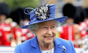 Βρετανία: Δεν φαντάζεστε πόσα δίνει η βασίλισσα Ελισάβετ για να της πλένουν τα πιάτα!