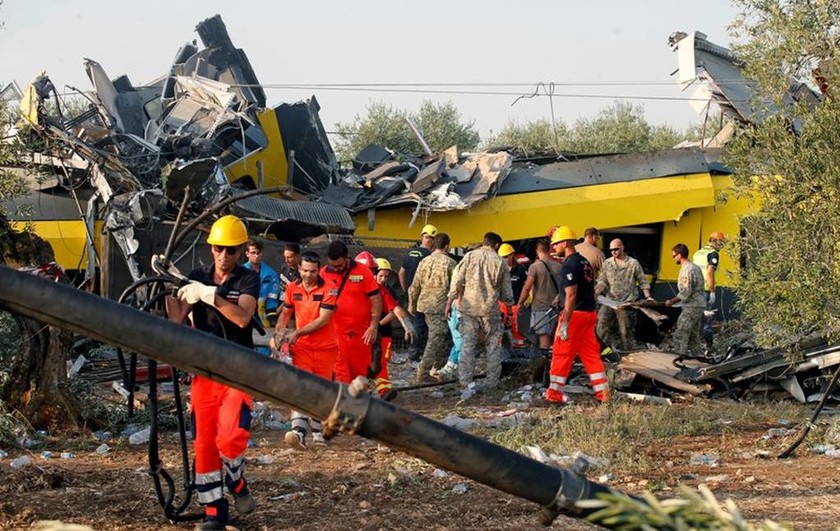 Σύγκρουση τρένων Ιταλία: Θρήνος και οδύνη στα συντρίμμια