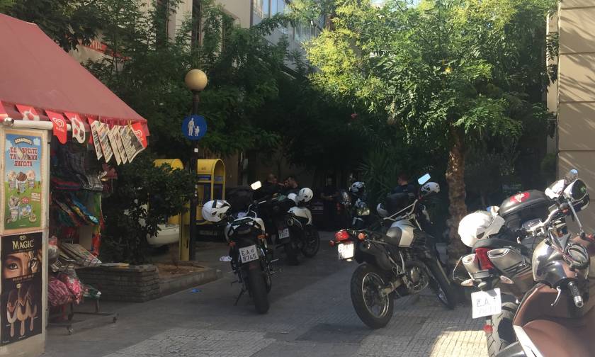 Σκηνές «Φαρ Ουέστ» στο κέντρο της Αθήνας - Ένας νεκρός και δύο τραυματίες από πυροβολισμούς