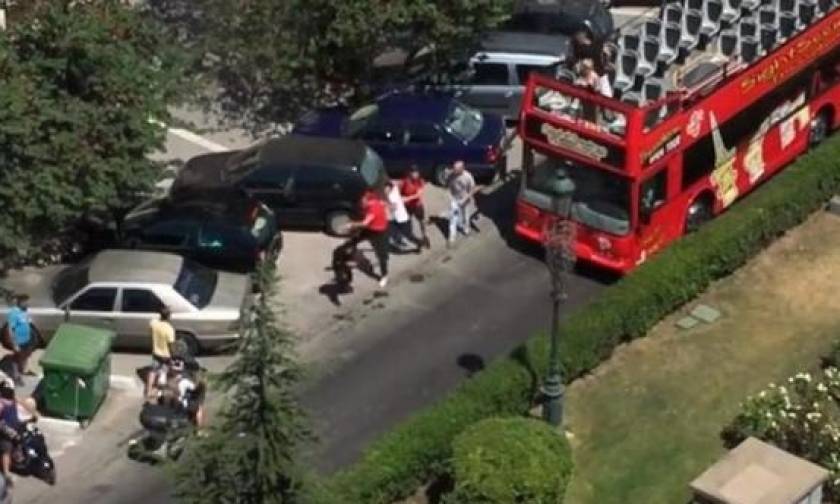 Βίντεο - σοκ: Άγριος ξυλοδαρμός μεταξύ δύο οδηγών στη Θεσσαλονίκη
