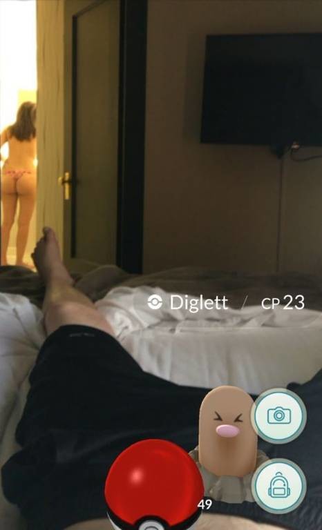 Η πιο «καυτή» εκδοχή του Pokemon Go: Βγάζουν γυμνές selfies με… (photos)