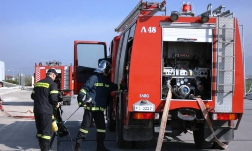 Υπό μερικό έλεγχο η φωτιά σε εταιρεία ελαστικών στη Θεσσαλονίκη