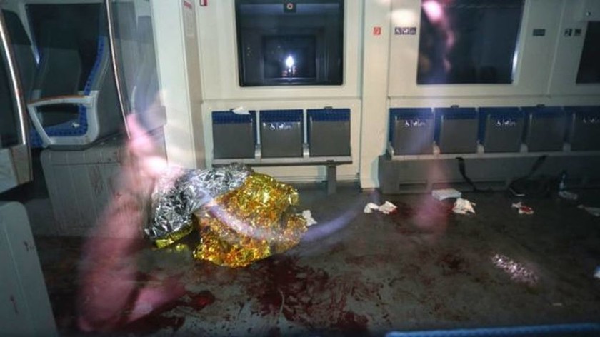 Επίθεση με τσεκούρι σε τρένο στη Γερμανία: Σοκάρει η φωτογραφία από το εσωτερικό του τρένου
