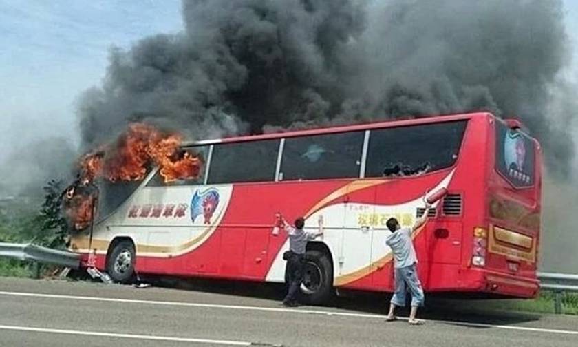 ΦΡΙΚΗ στην Ταϊβάν: Κάηκαν ζωντανοί 26 επιβάτες λεωφορείου – Σοκαριστικές εικόνες