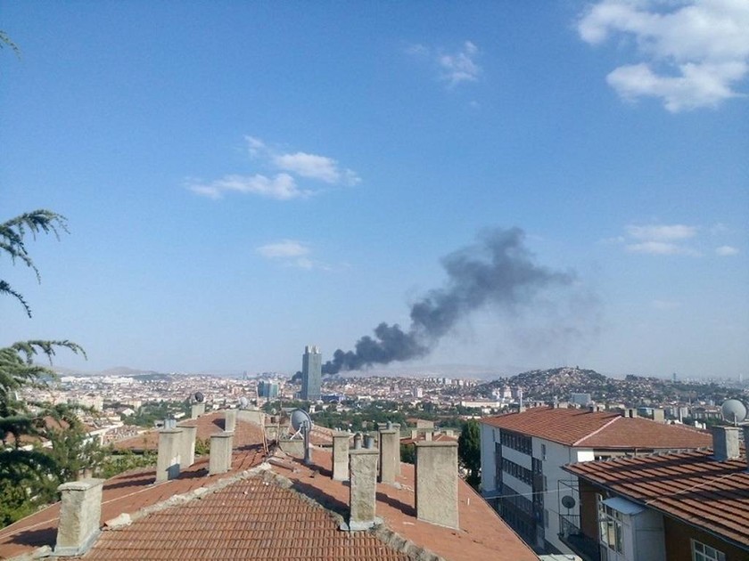 Συναγερμός στην Άγκυρα έπειτα από πυρκαγιά σε κτήριο (video+photos)