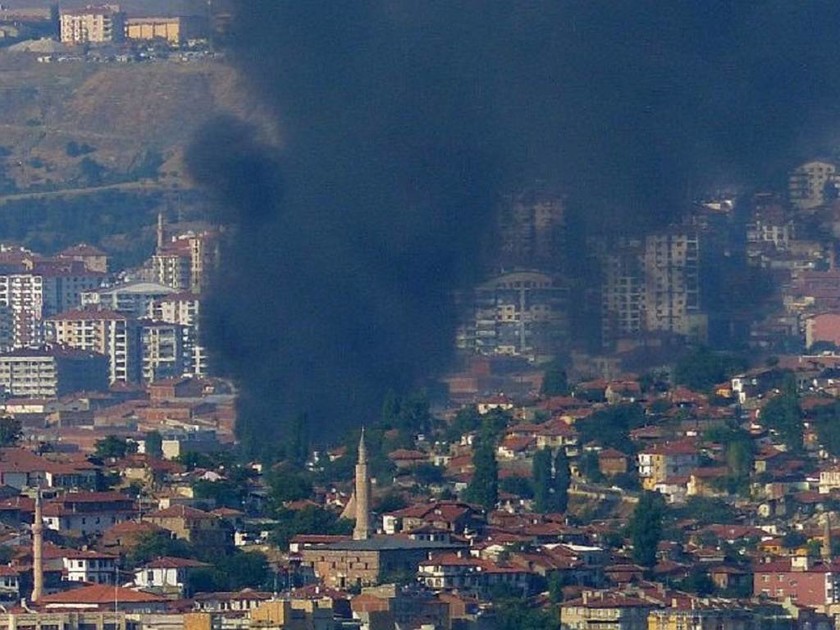 Συναγερμός στην Άγκυρα έπειτα από πυρκαγιά σε κτήριο (video+photos)