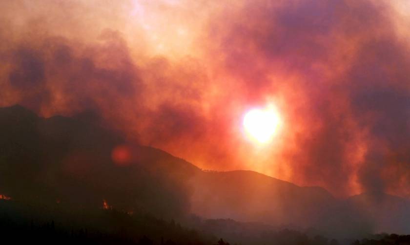 Φωτιά Ιεράπετρα: Επί ποδός η πυροσβεστική από τις συνεχείς αναζωπυρώσεις (video)