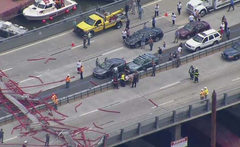 ΗΠΑ: Γερανός κατέρρευσε σε γέφυρα της Νέας Υόρκης  - Ένας τραυματίας (pics+vid)