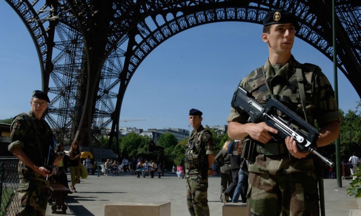 Η Γαλλία σε κατάσταση εκτάκτου ανάγκης για τους επόμενους έξι μήνες