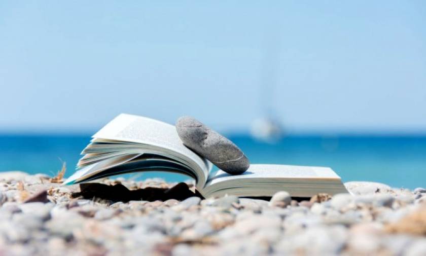 Πέντε βιβλία που αξίζει να διαβάσετε φέτος το καλοκαίρι