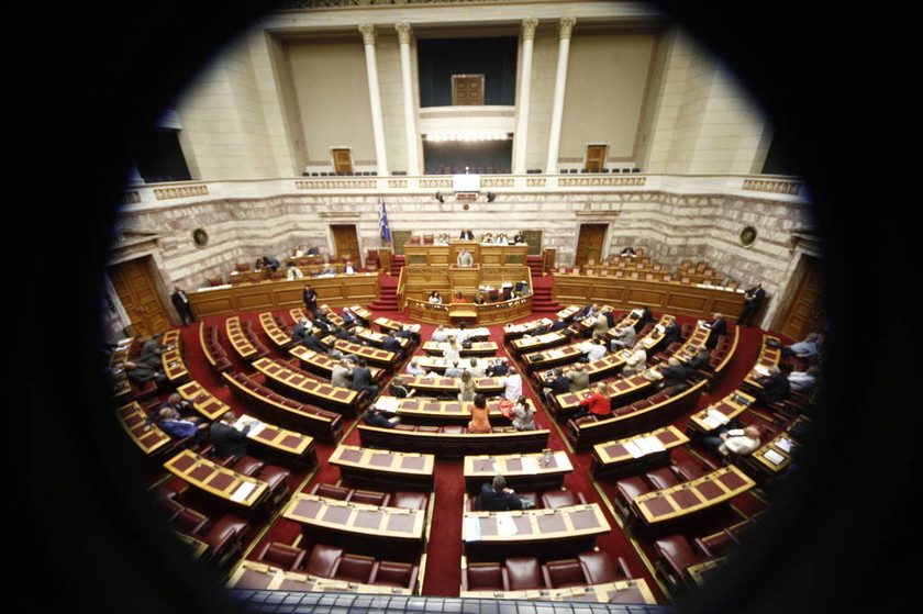 Εικόνες ντροπής στο Ελληνικό Κοινοβούλιο
