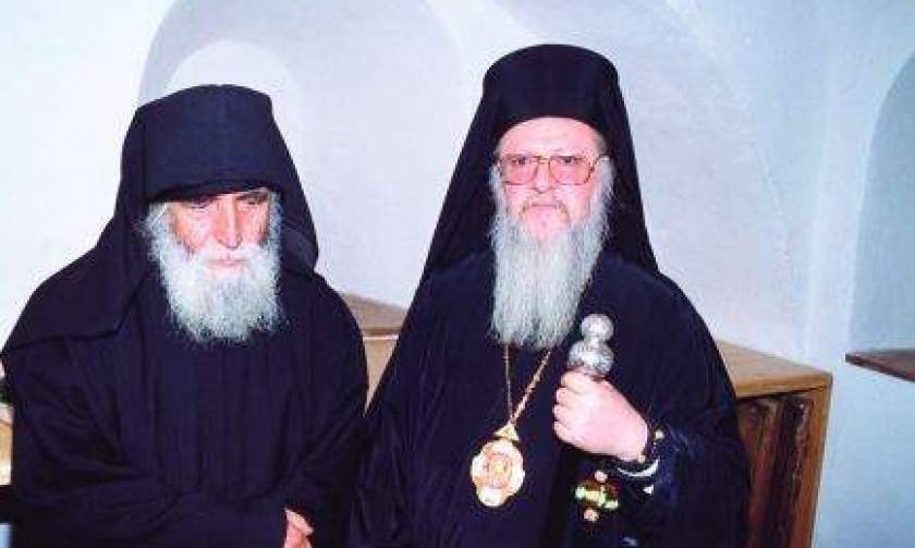 Οικουμενικός Πατριάρχης Βαρθολομαίος: Όταν ασπάστηκε τον Γέροντα Παϊσιο (video)