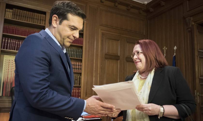 PM Tsipras receives public administration's 2015 report