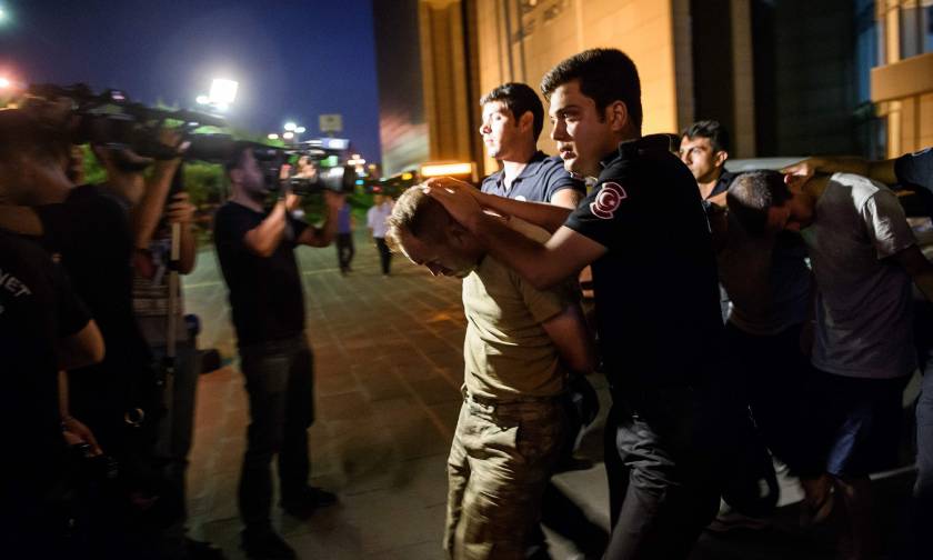 Τουρκία: Συγκέντρωση για τη δημοκρατία στην Κωνσταντινούπολη – Χωρίς τέλος οι μαζικές διώξεις (Vids)