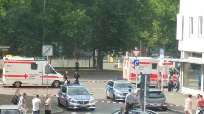Νέα αιματηρή επίθεση στη Γερμανία - Μια γυναίκα νεκρή (pics)