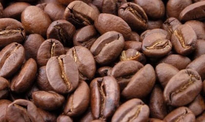 Προσοχή: Εντοπίστηκαν μεγάλες ποσότητες ακατάλληλου καφέ στον Πειραιά